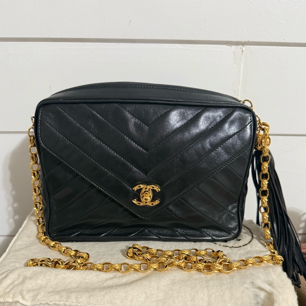 💯Vintage Chanel chevron camera bag